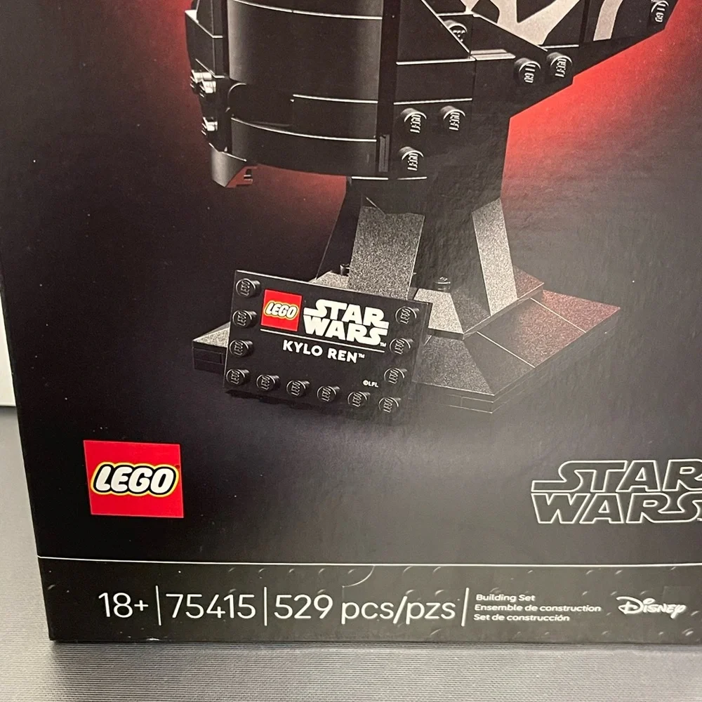 LEGO Star Wars (75415) Kylo Ren Helmet Collection 529Pieces 18+ NIB